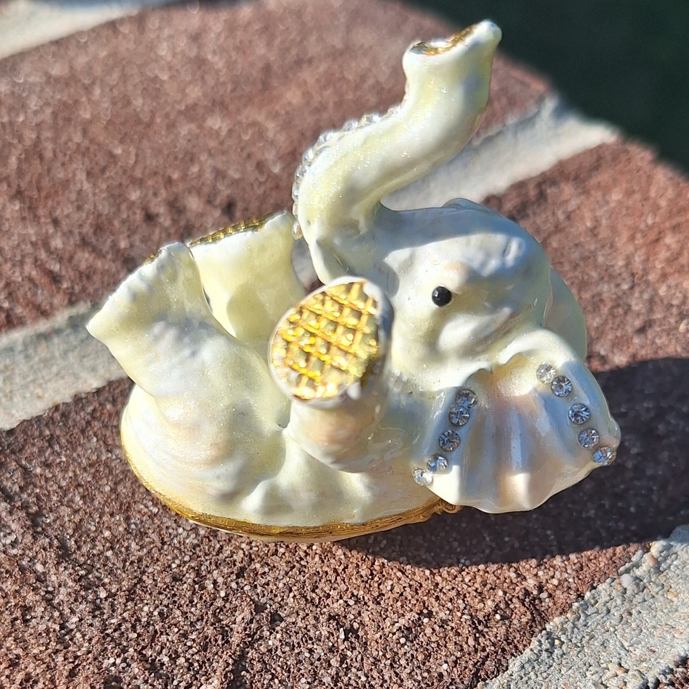 Bejewled elephant trinket box
